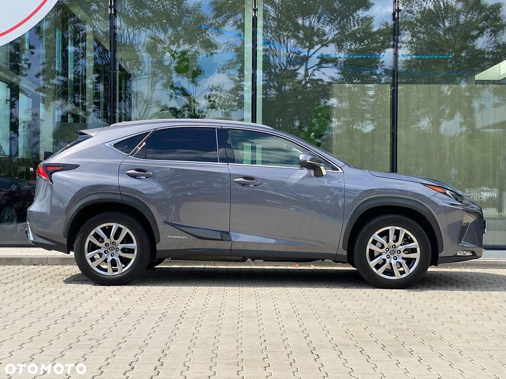 Lexus NX 300h Business Edition AWD - 4