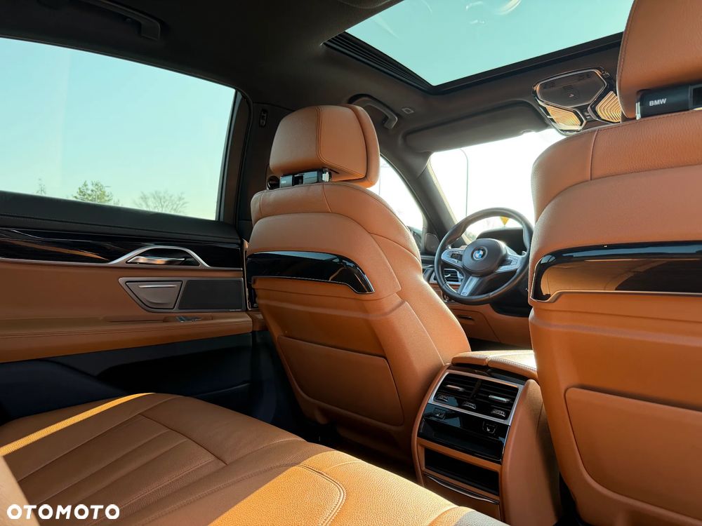 BMW Seria 7 740e iPerformance - 23