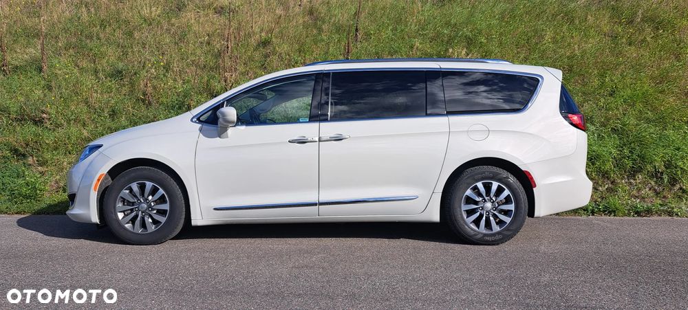 Chrysler Pacifica - 19