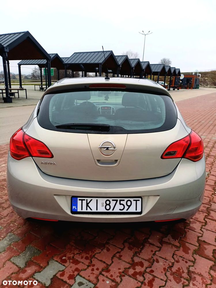 Opel Astra 1.6 Enjoy - 9