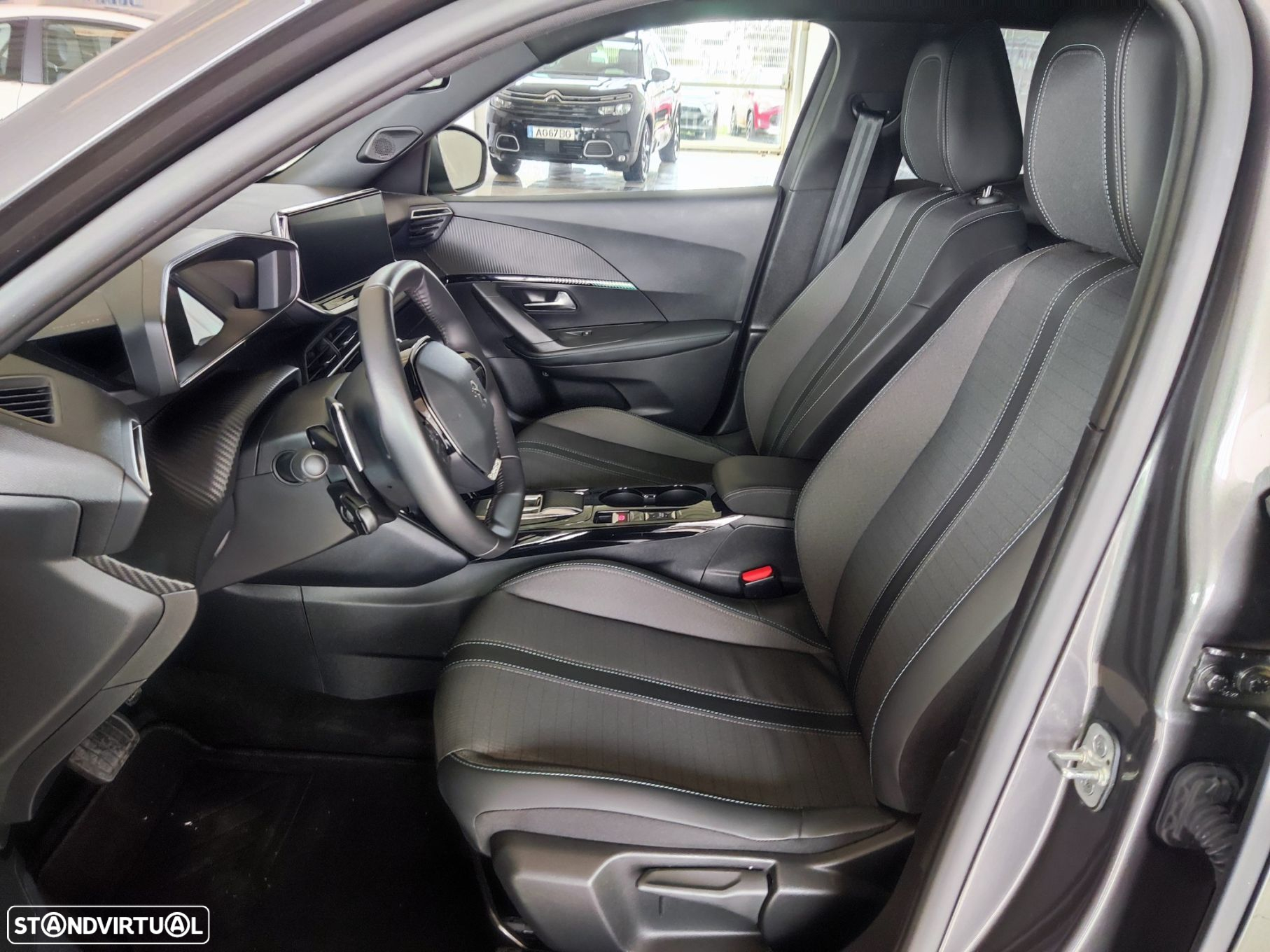 Peugeot 2008 1.2 PureTech Allure EAT8 - 5