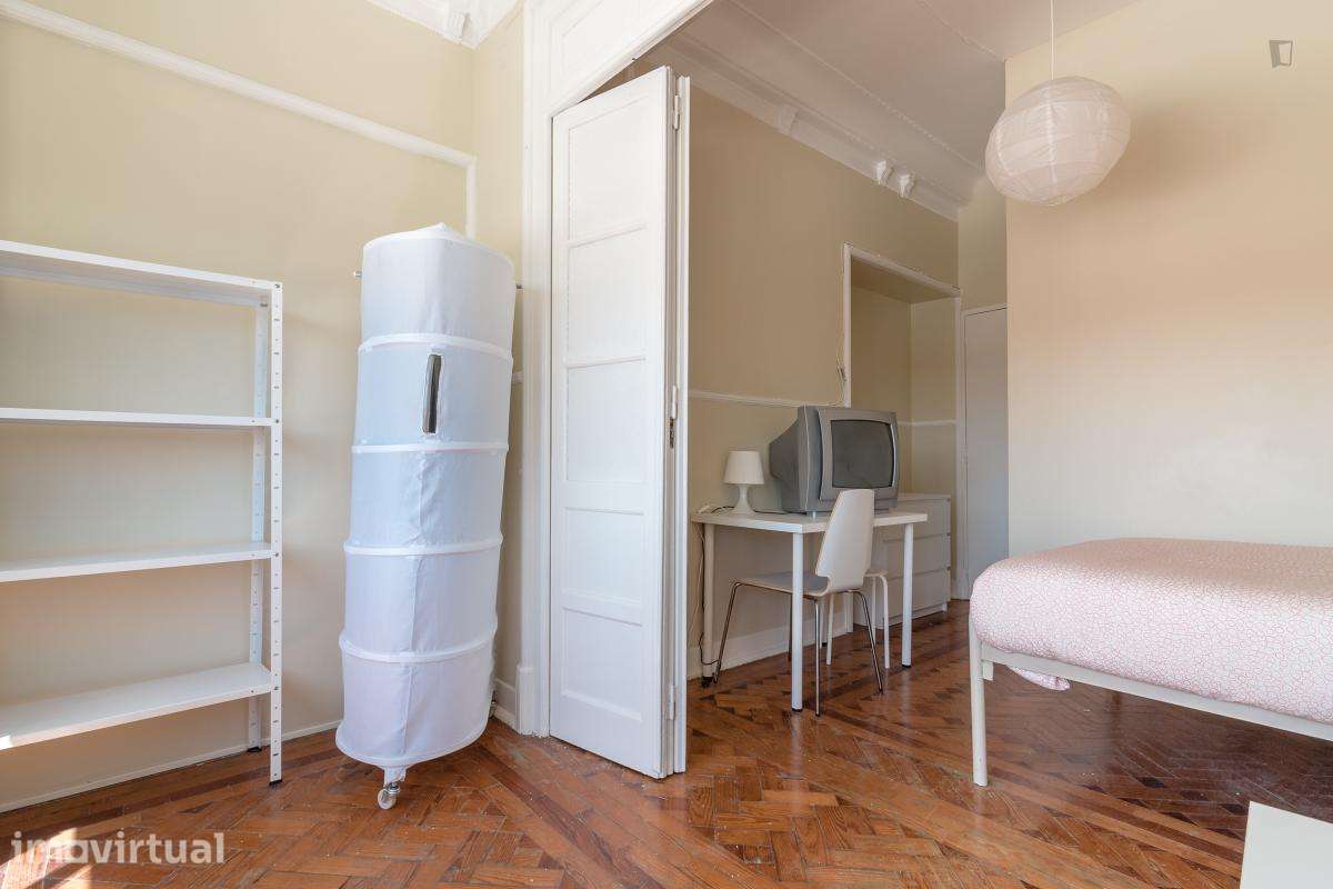 Quarto - localizado em Intendente Lisbon - Grande imagem: 4/19