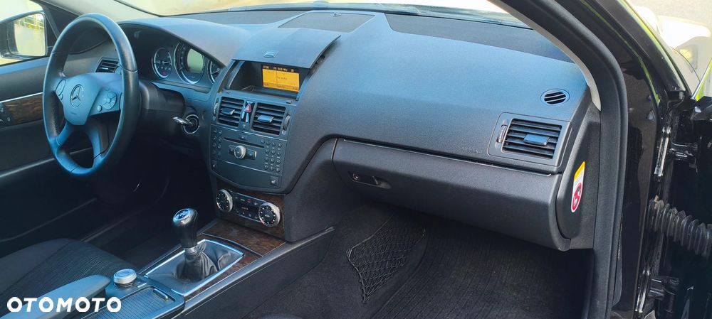 Mercedes-Benz Klasa C 180 Kompressor BlueEFFICIENCY Elegance - 16