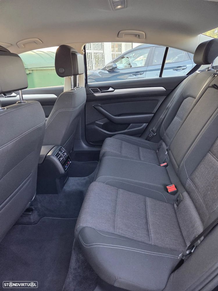 VW Passat 1.6 TDI BlueMotion - 21