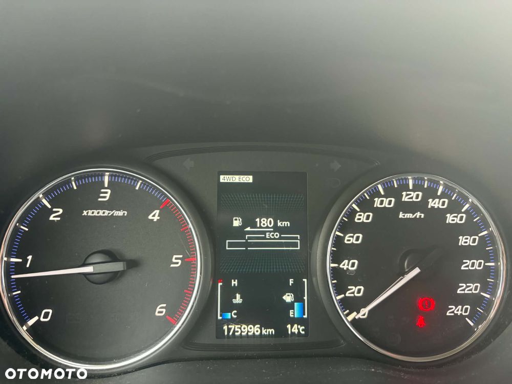 Mitsubishi Outlander - 11