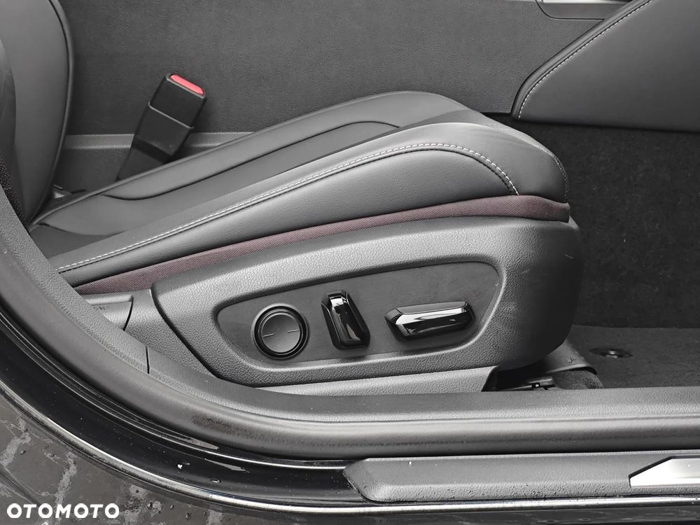 Lexus ES 300h F Sport Edition - 27