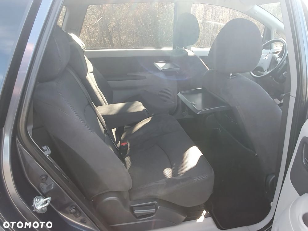 Mitsubishi Grandis 2.4 Motion - 31