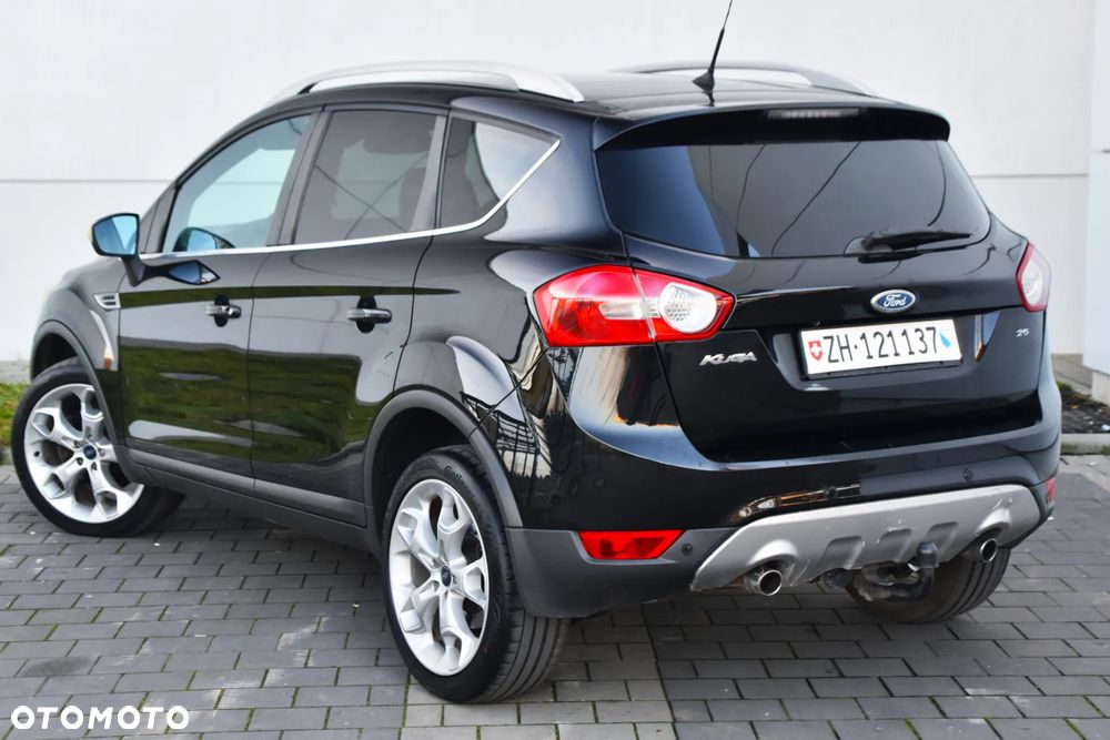 Ford Kuga 2.5 4x4 Titanium - 32