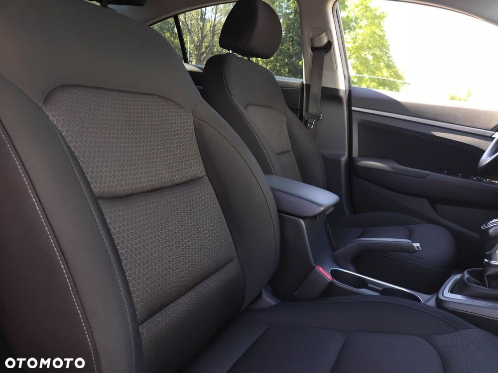 Hyundai Elantra 1.6 CRDi Style - 31