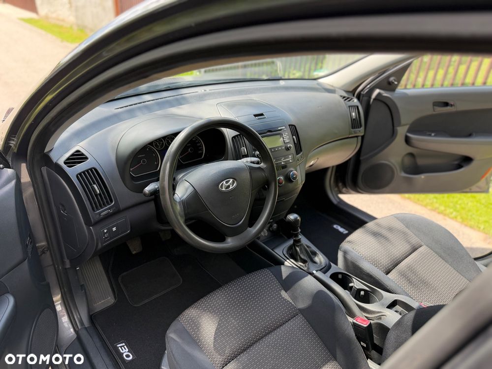 Hyundai i30 1.6 CRDi Base + World Cup - 8