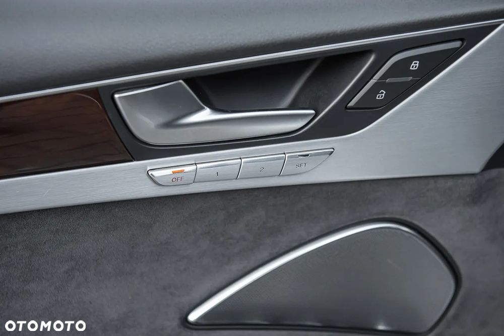 Audi A8 4.0 TFSI cylinder on demand quattro tiptronic - 10