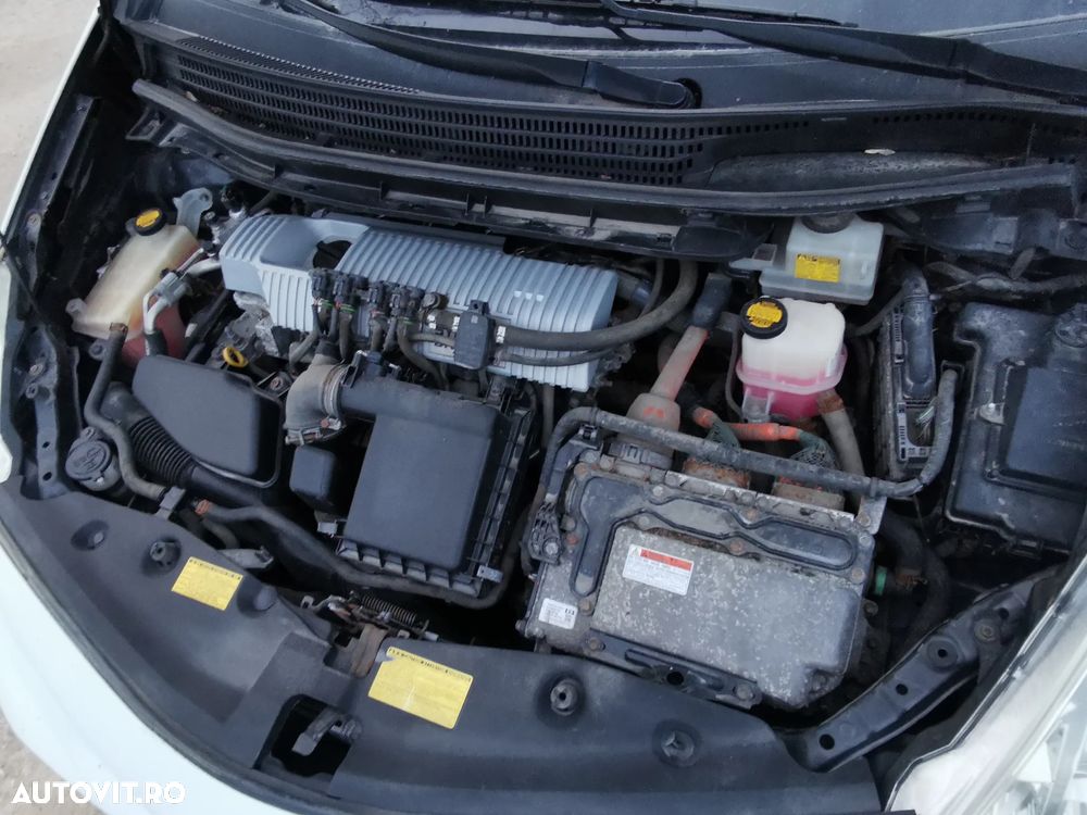 Toyota Prius+ - 13