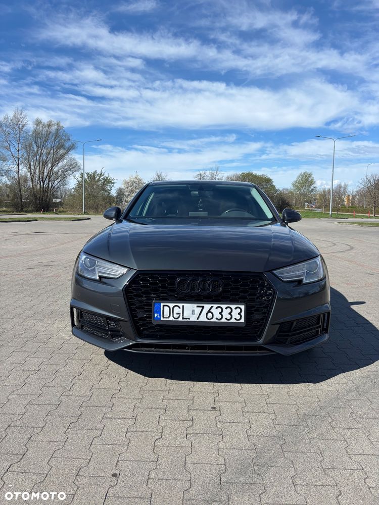 Audi A4 Limousine - 1