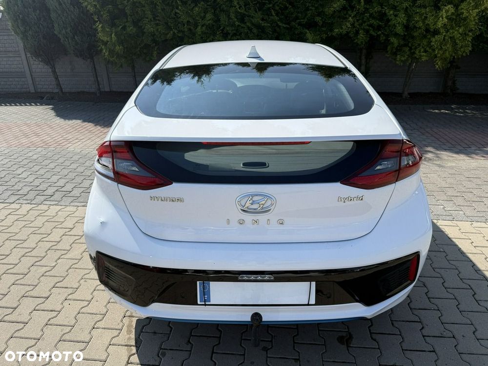 Hyundai IONIQ - 4