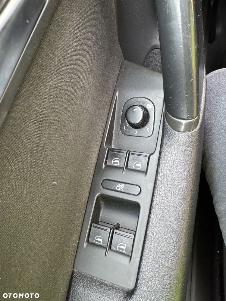 Volkswagen Passat 1.6 TDI DPF BlueMot Comfortline - 10