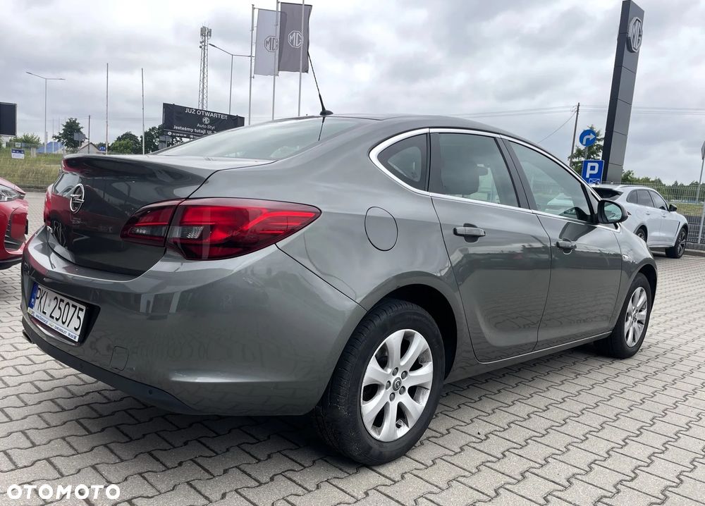 Opel Astra 1.4 T Enjoy EU6 - 4