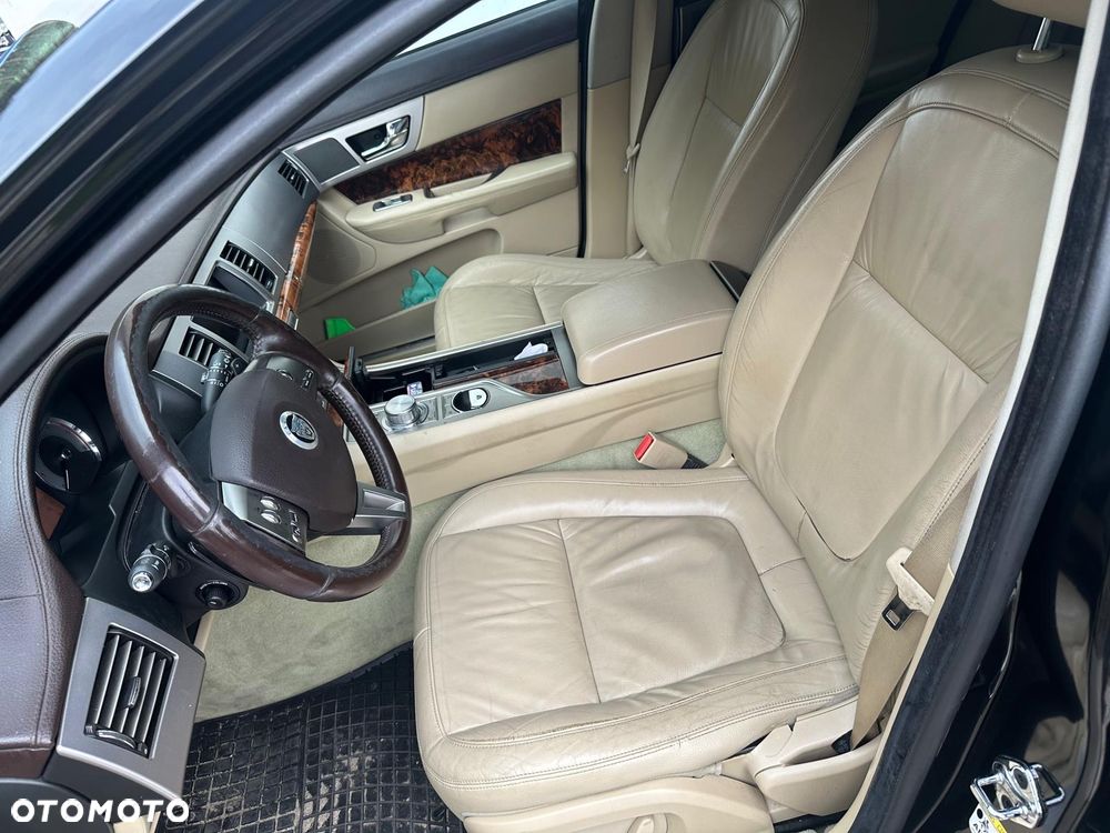 Jaguar XF - 7