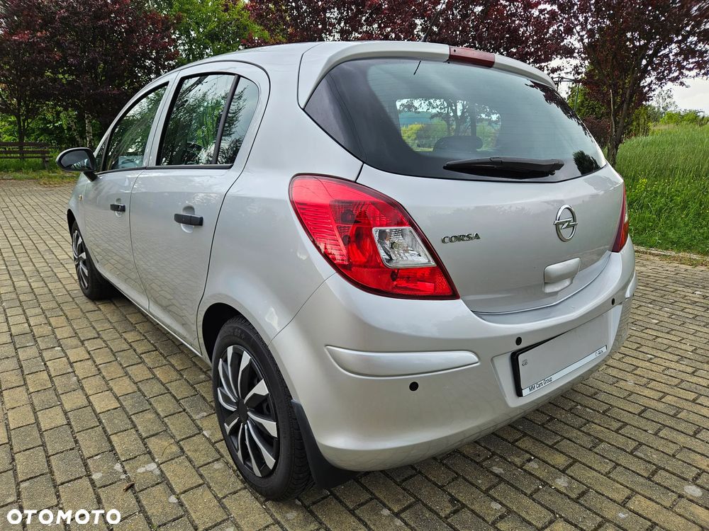 Opel Corsa 1.2 16V Essentia - 10