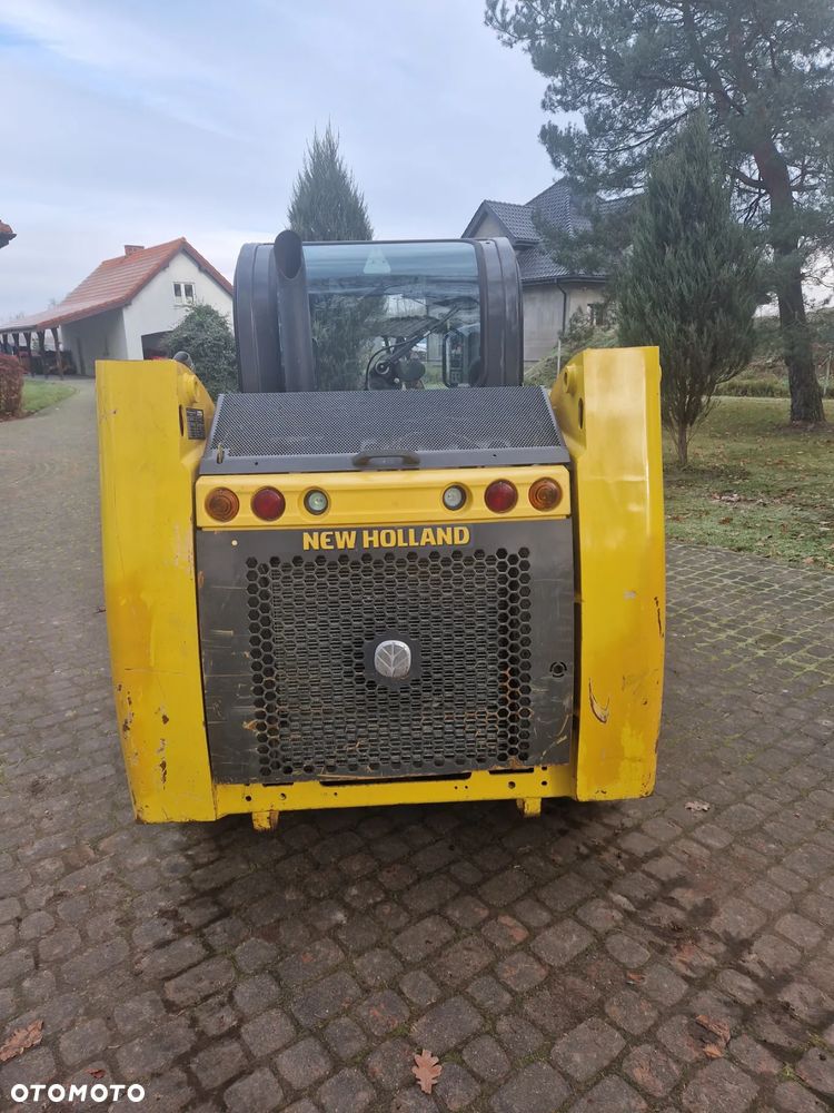 New Holland L216 - 3