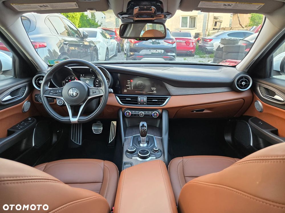 Alfa Romeo Giulia 2.0 Turbo 16V AT8-Q4 Ti - 36