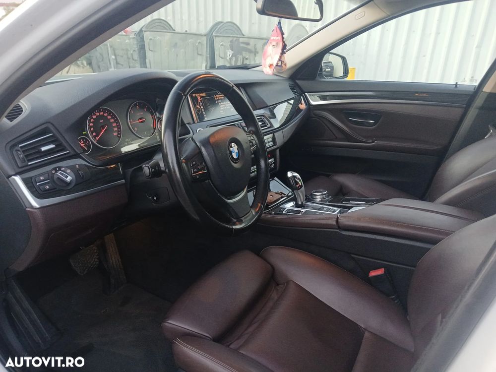 BMW Seria 5 520d Aut. Luxury Line - 10