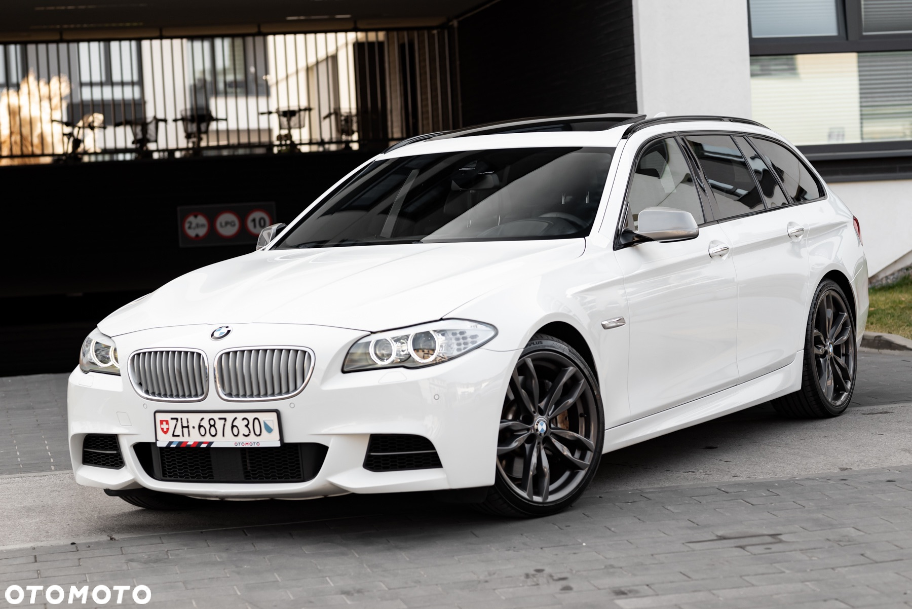 BMW Seria 5 M550d xDrive Touring Sport-Aut - 2