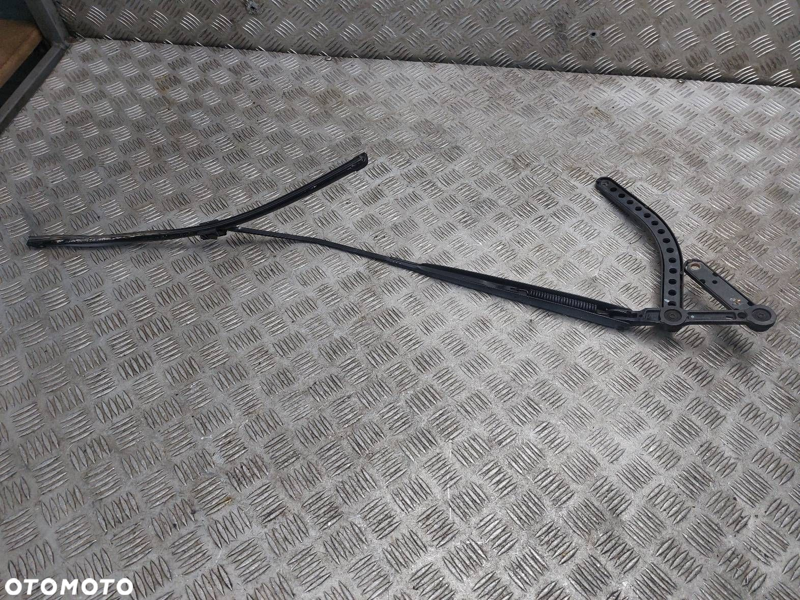 RAMIĘ WYCIERACZKI PRAWE RENAULT SCENIC II 8200113231 - 2