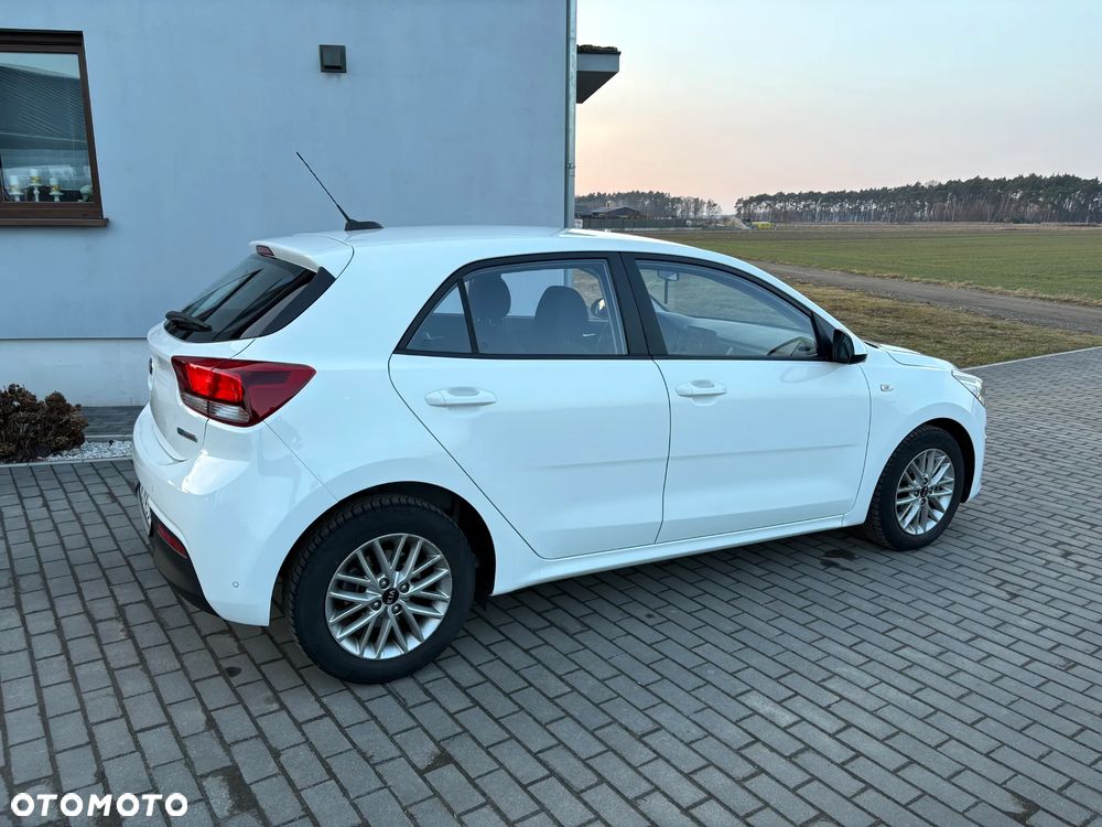 Kia Rio - 34