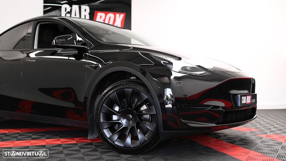 Tesla Model Y 2023 photo 2