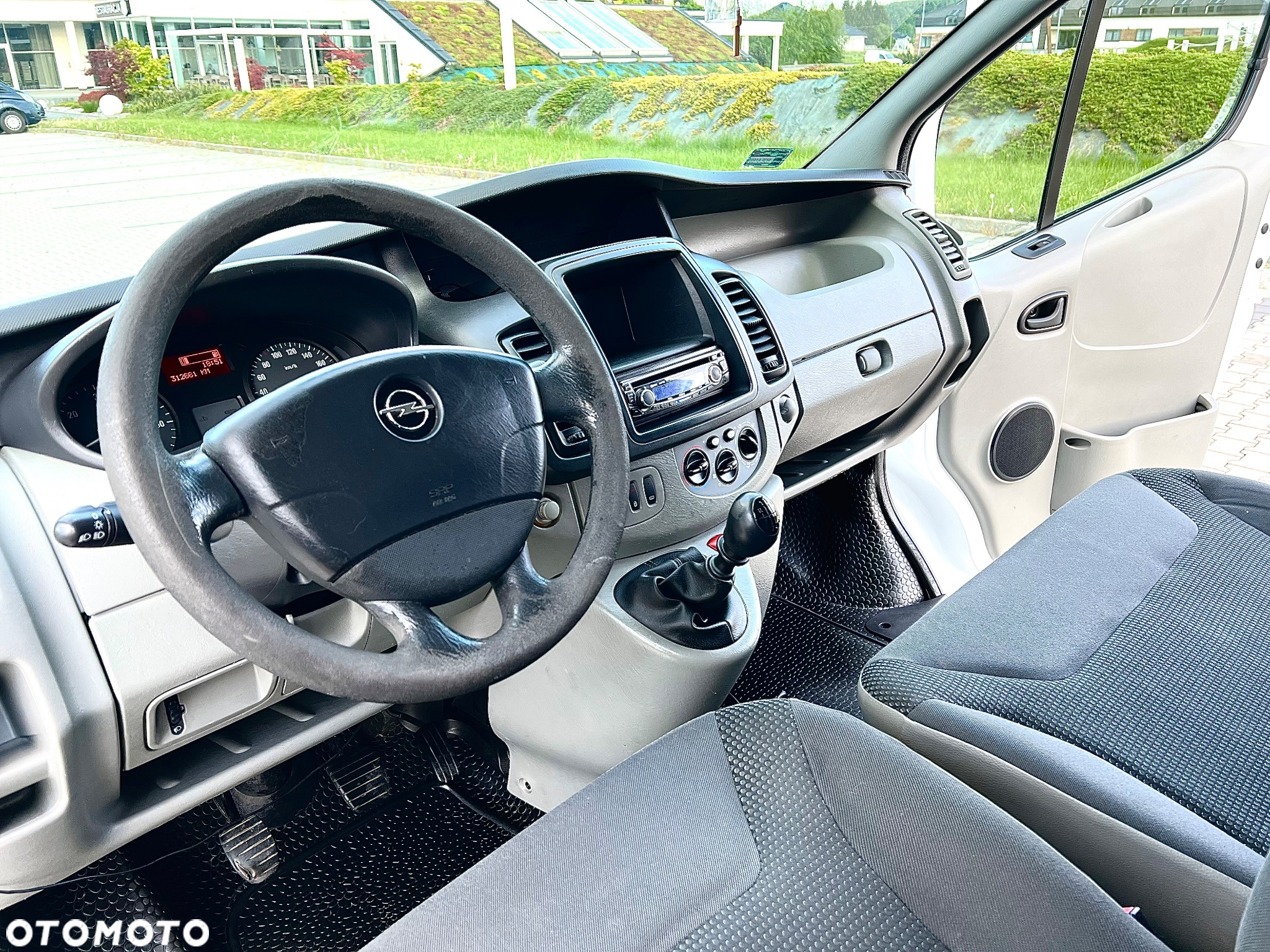 Opel Vivaro - 8