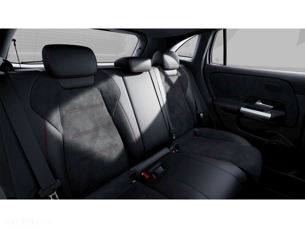 Mercedes-Benz GLA 220 mHEV 4-Matic AMG Line 8G-DCT - 11