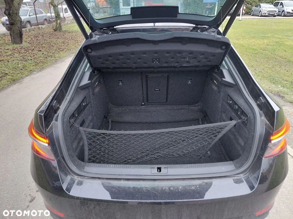 Skoda Superb 2.0 TDI Style DSG - 11