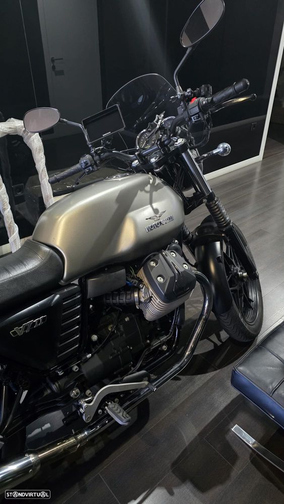 Moto Guzzi V7 II Stone - 5
