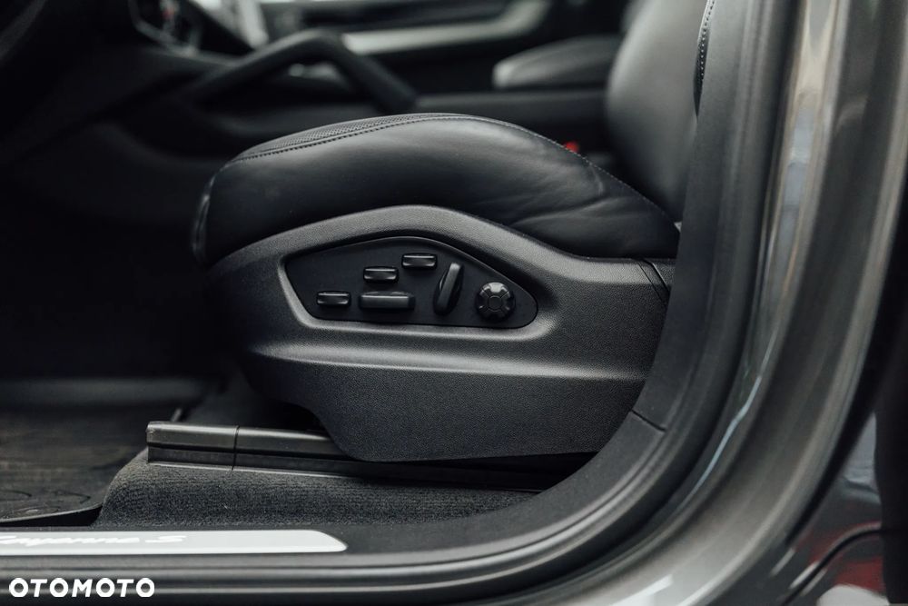 Porsche Cayenne Coupe S - 23