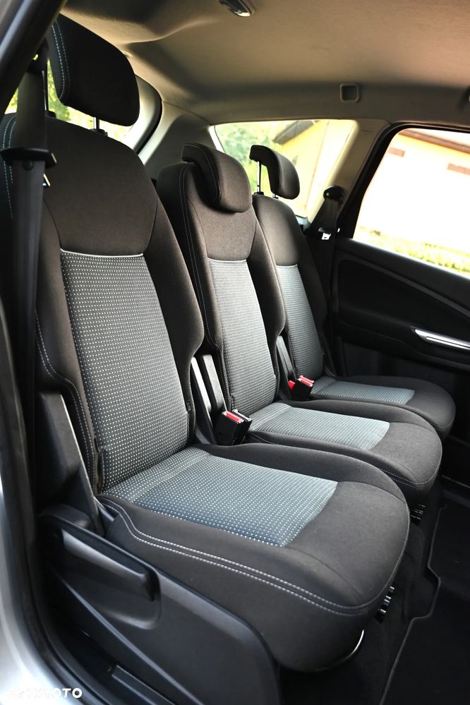 Ford S-Max - 32