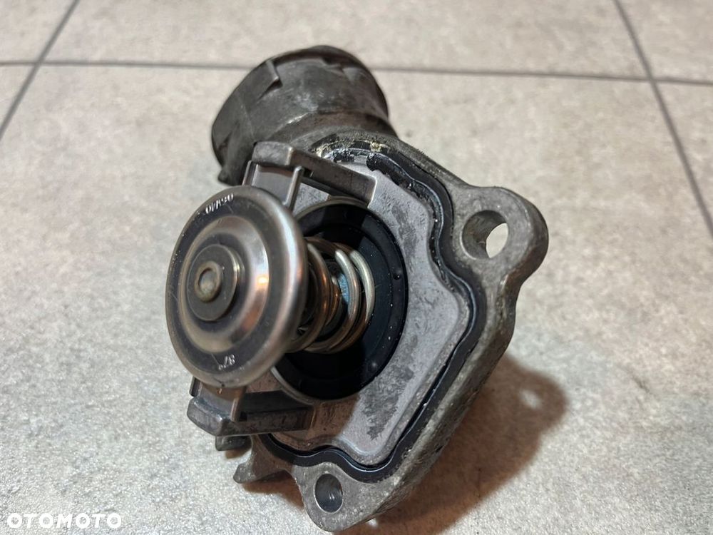 MERCEDES OM642 3.0CDI TERMOSTAT ORYGINAŁ BDB STAN - 4