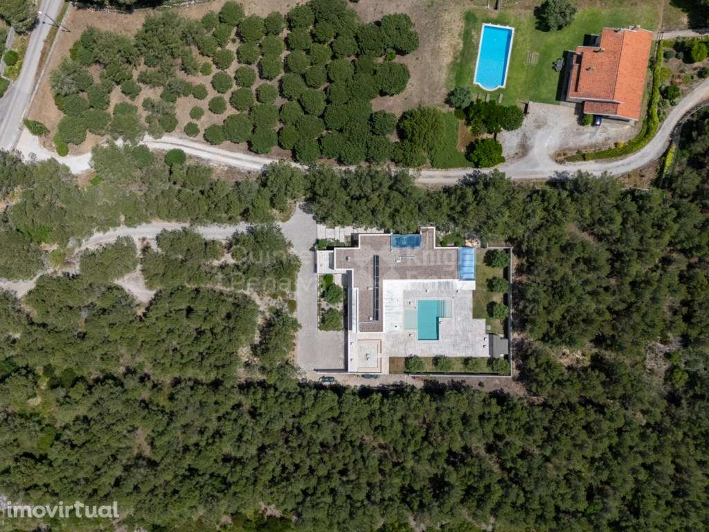 Moradia T4+1 com jardim e piscina no parque natural Cascais- Sintra - Grande imagem: 3/57