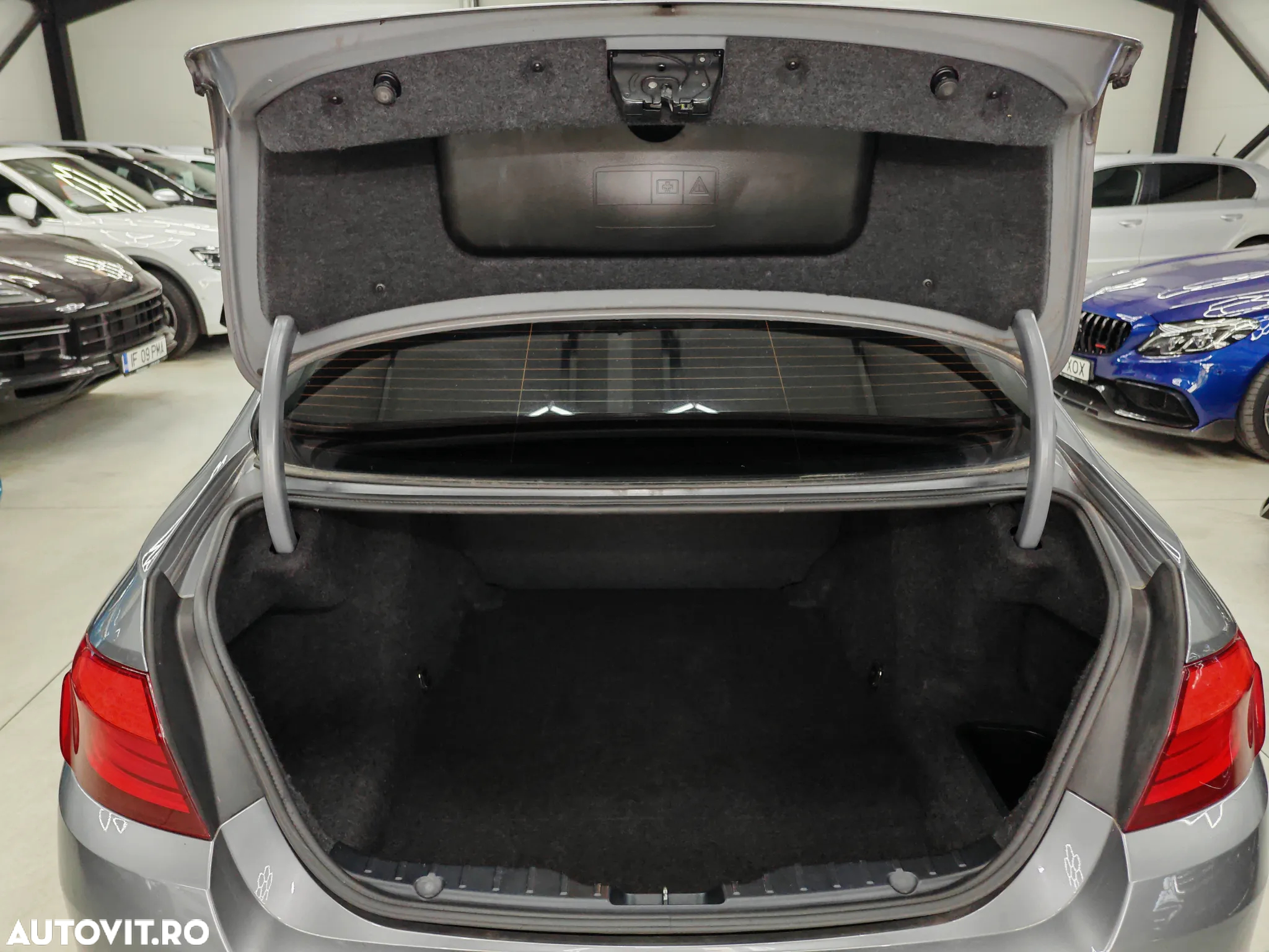 BMW Seria 5 520i Sport-Aut. - 35
