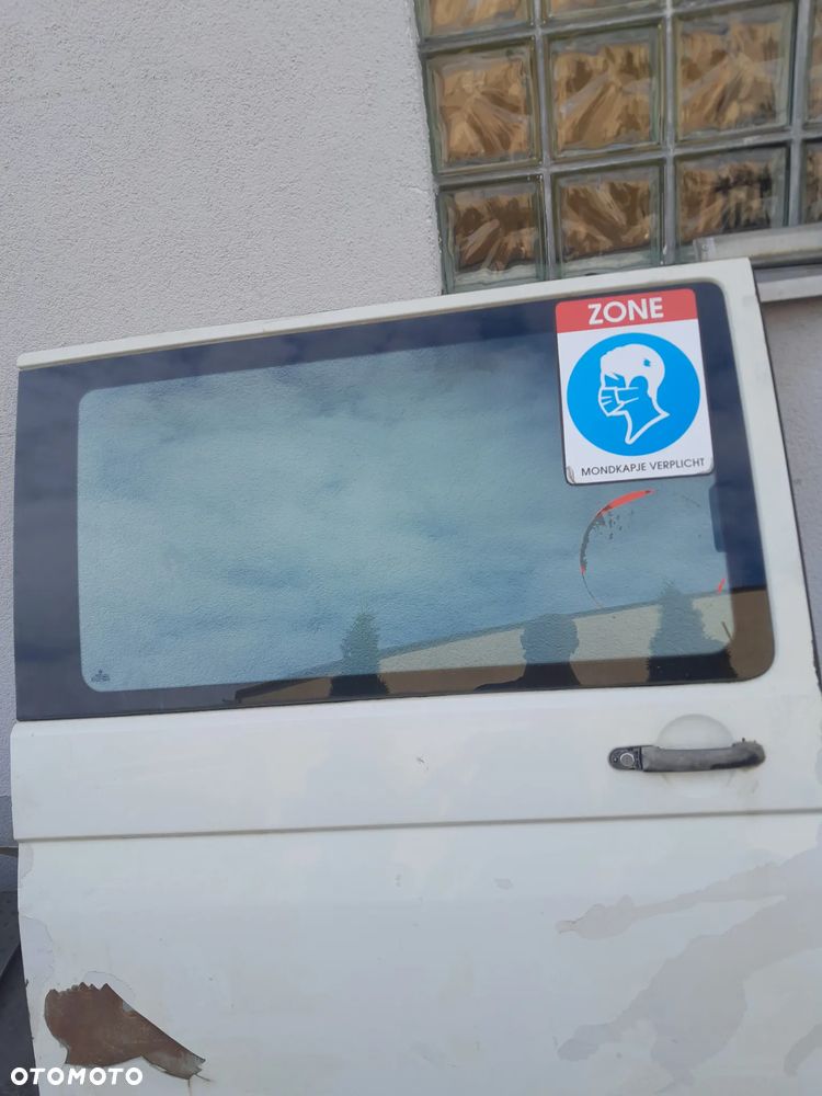 Szyba drzwi bocznych VW T5 - 1