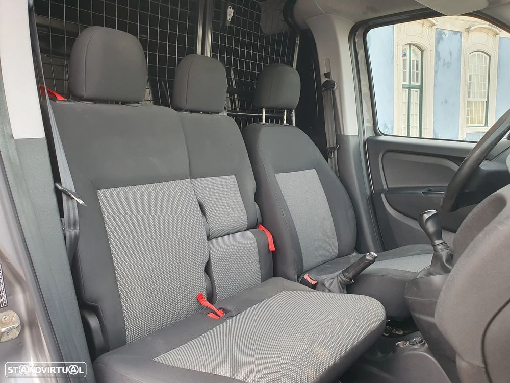 Fiat DOBLO MULTIJET 3 LUGARES A/C - 20