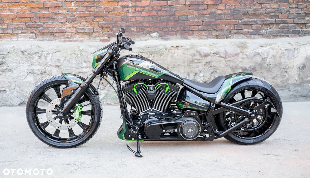 Harley-Davidson Softail Breakout - 10