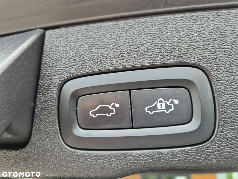 Volvo XC 60 T6 Plug-In Hybrid AWD Plus Dark - 32