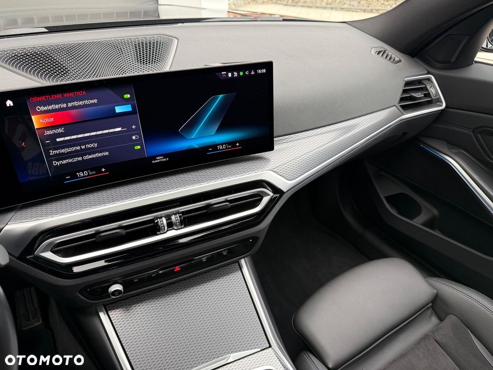 BMW Seria 3 330i xDrive M Sport sport - 40