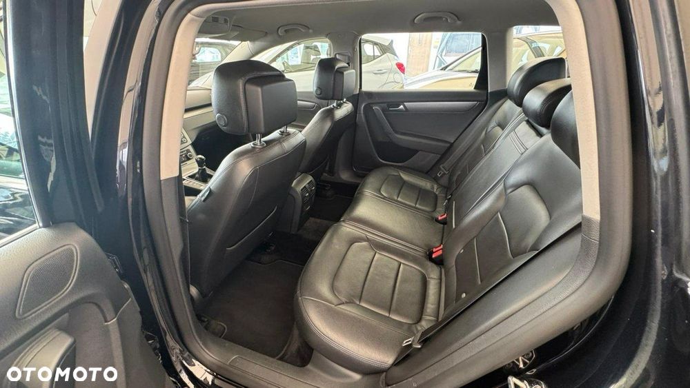 Volkswagen Passat - 36