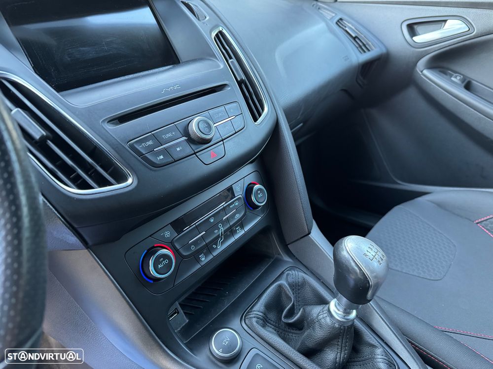 Ford Focus SW 1.5 TDCi EcoBlue ST-Line - 17