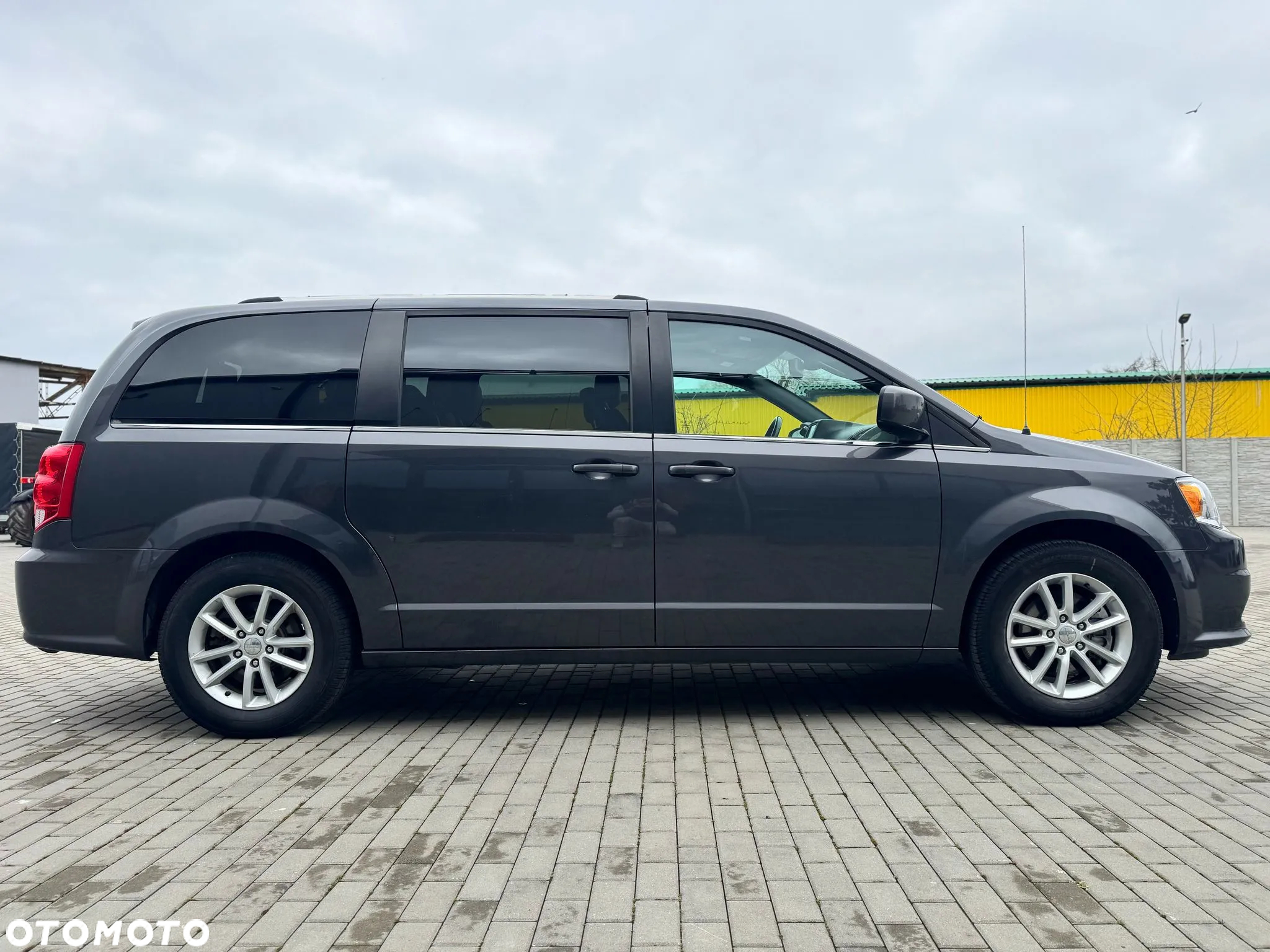 Dodge Grand Caravan - 5