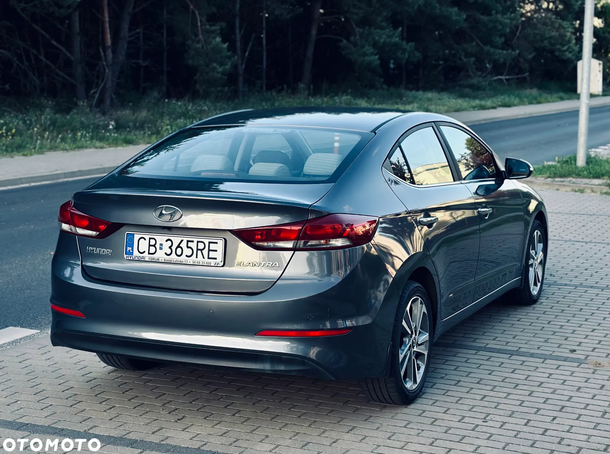 Hyundai Elantra - 2