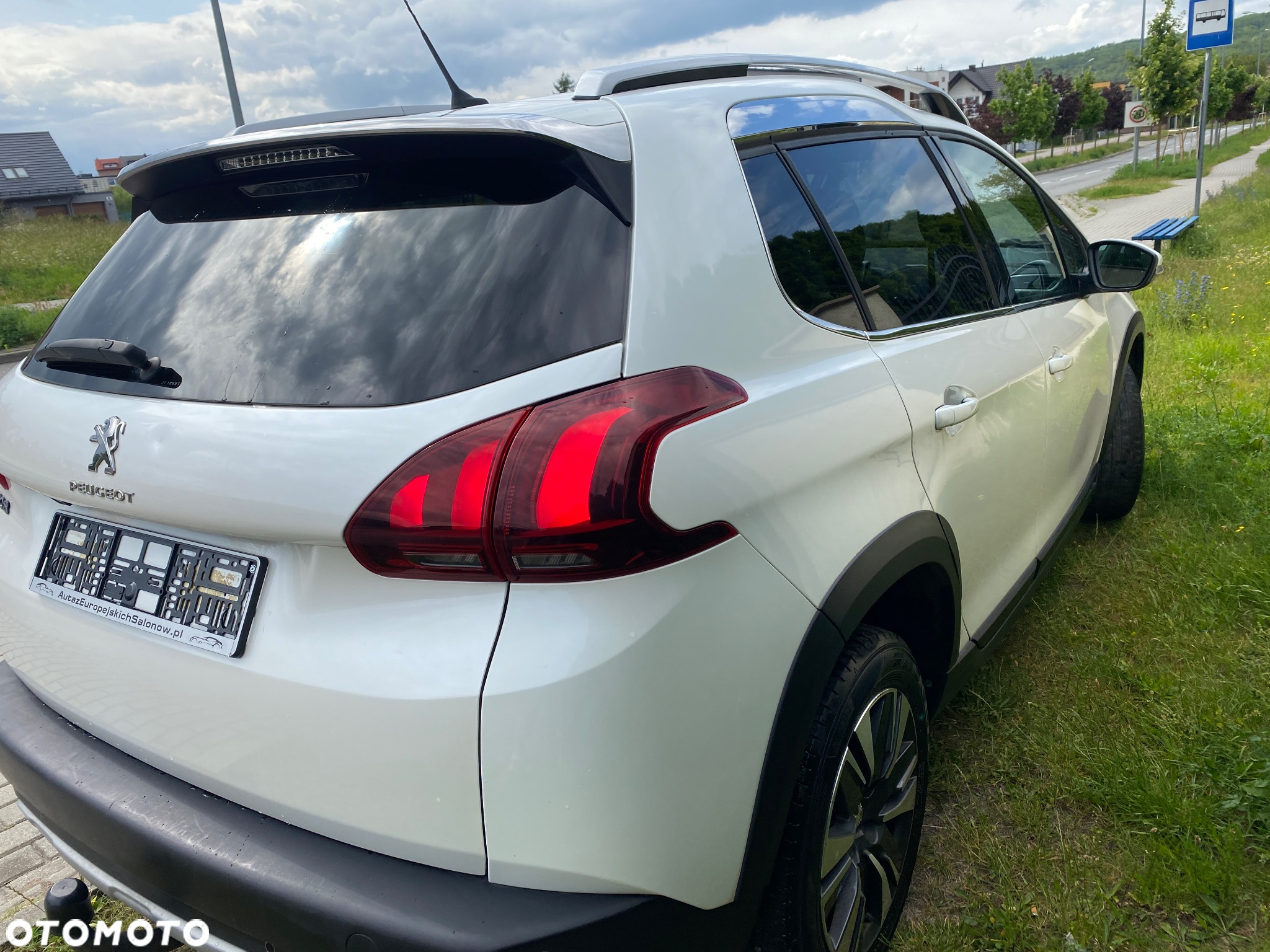 Peugeot 2008 1.2 Pure Tech Active S&S EAT6 - 4