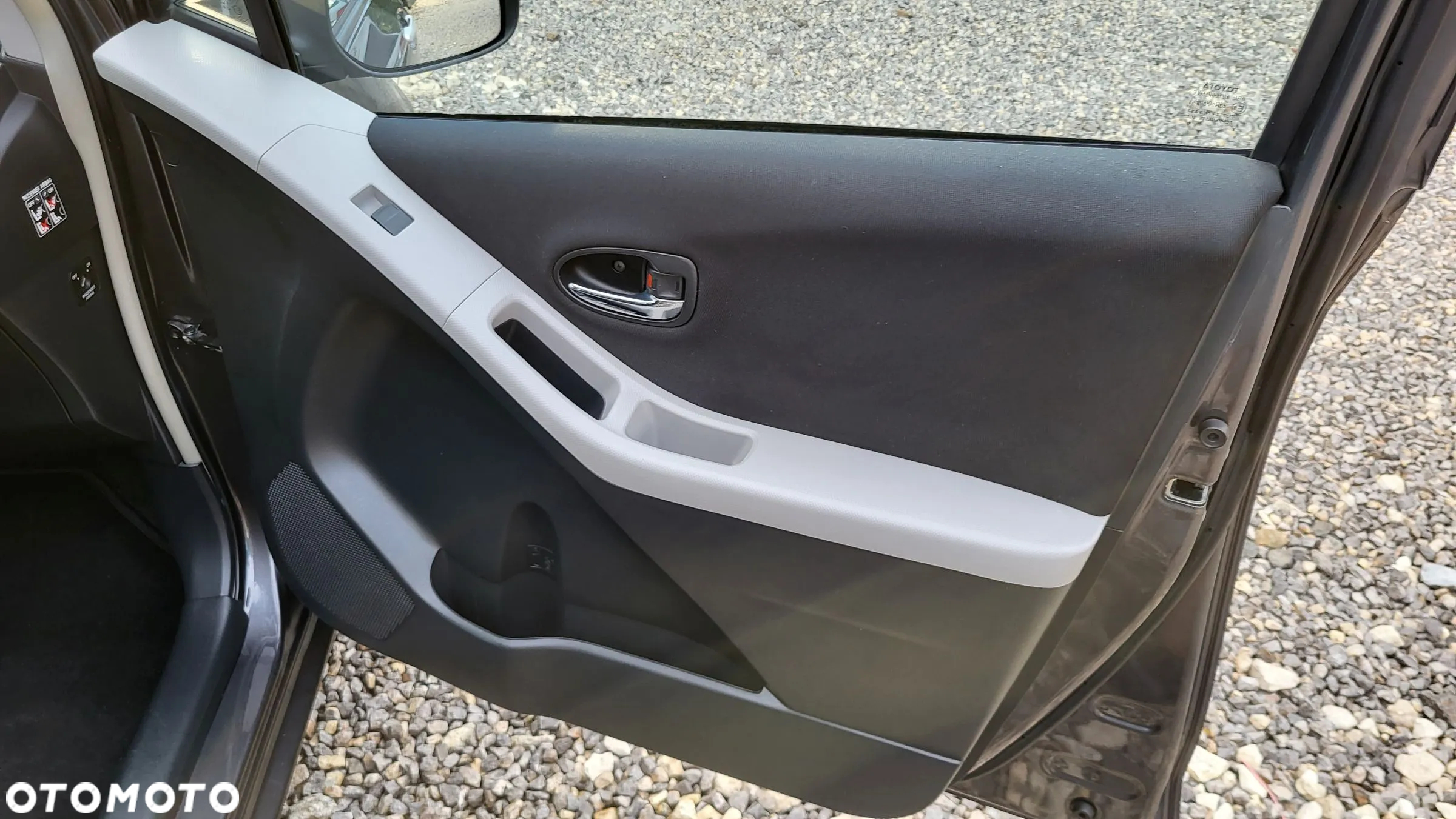 Toyota Yaris 1.0 Premium - 20
