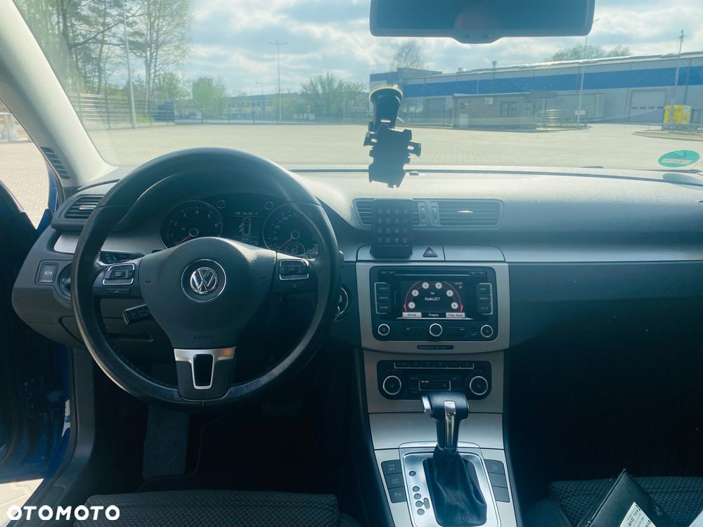 Volkswagen Passat - 12